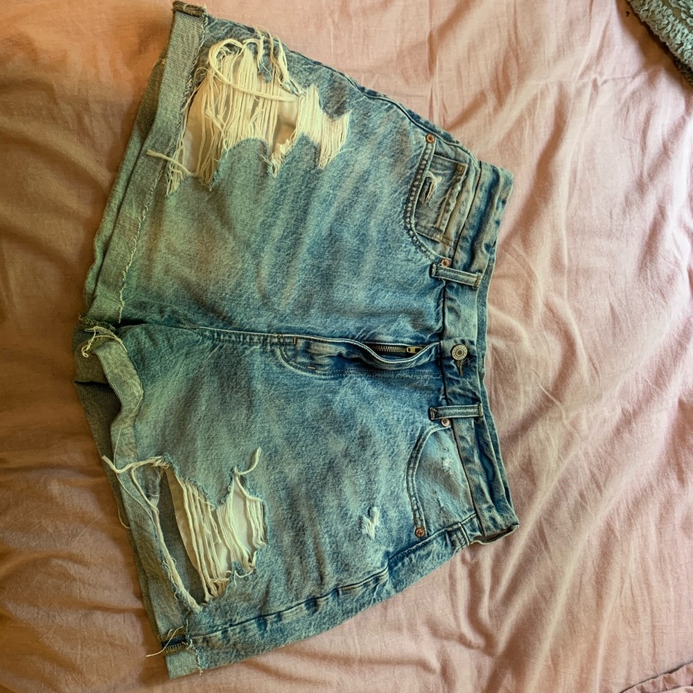 American Eagle Curvy Mom Shirt